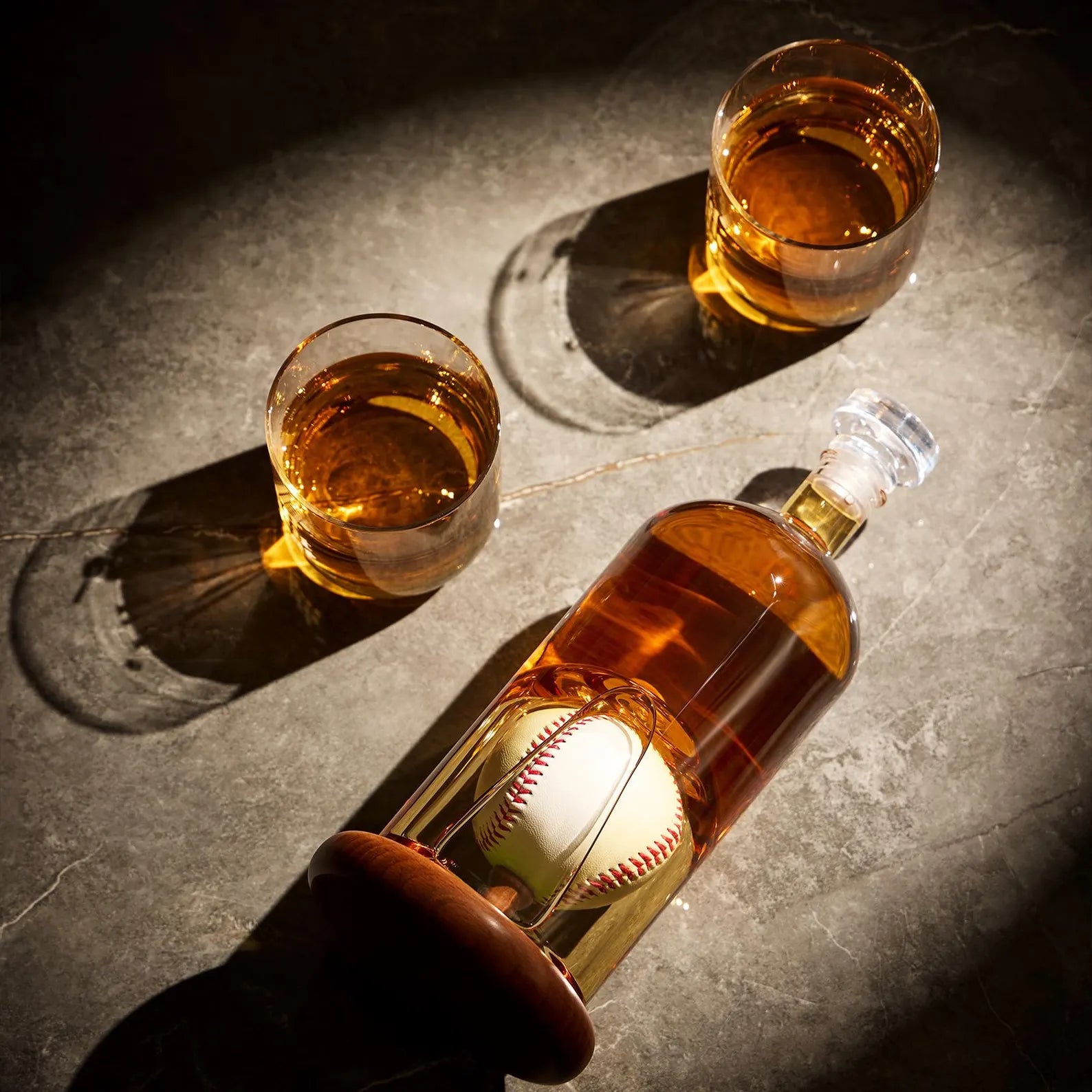 Butelka Whisky - Edycja Zestawu Baseballowego z Kieliszkami